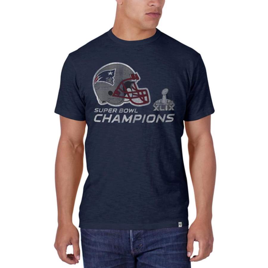 New England Patriots – Super Bowl 49 Champions Helmet Logo Scrum T-Shirt