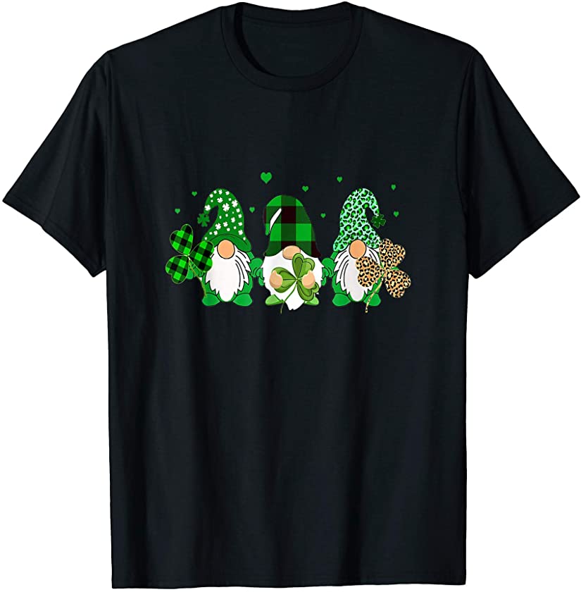 St Patrick’s Day Three Gnomes Holding Shamrock Leopard Plaid T-Shirt