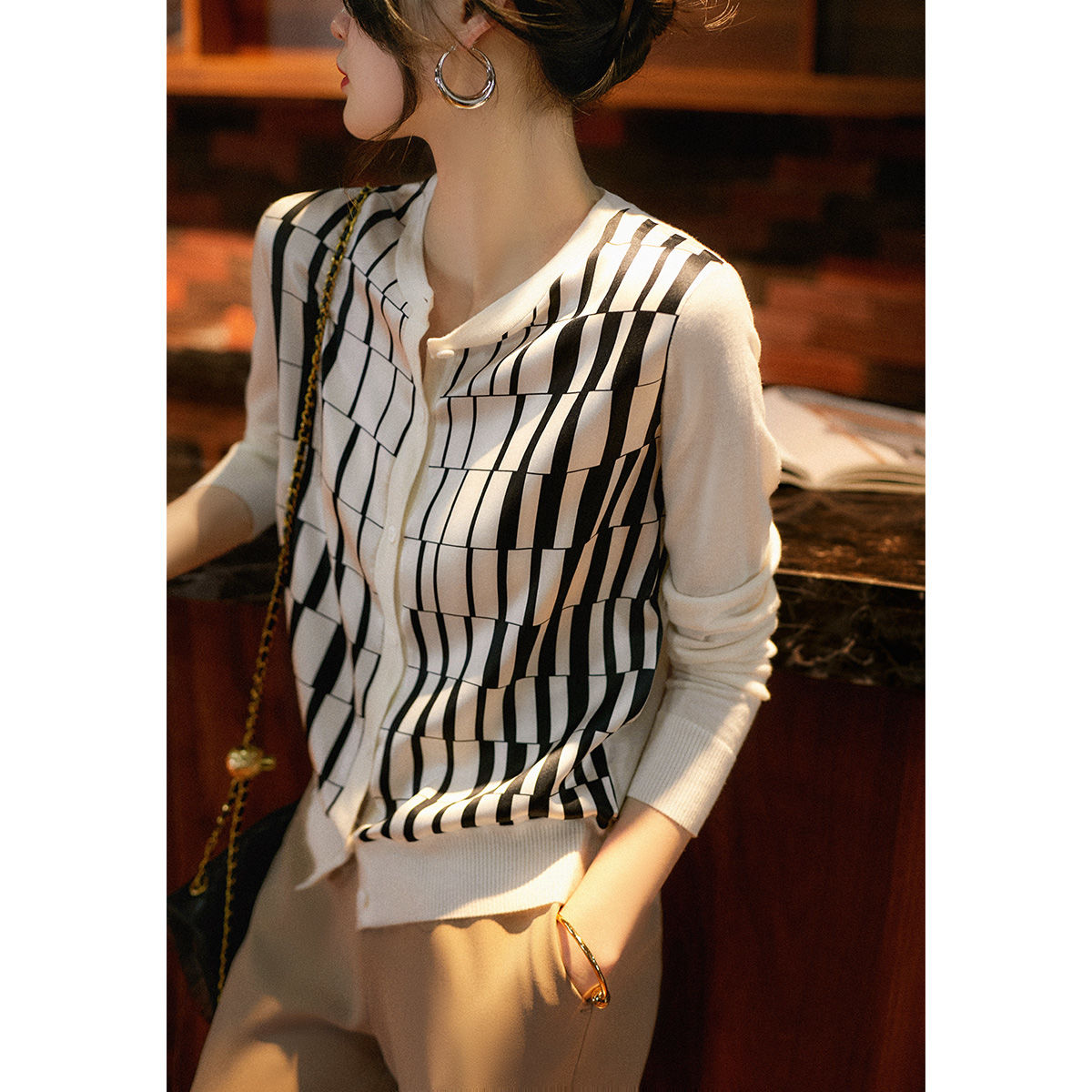 Black White Lattice O-Neck Spliced Cardigan Ice Silk Knitting Single Breasted Women’s Clothing Office Lady Plaid Slim Sweaters alx