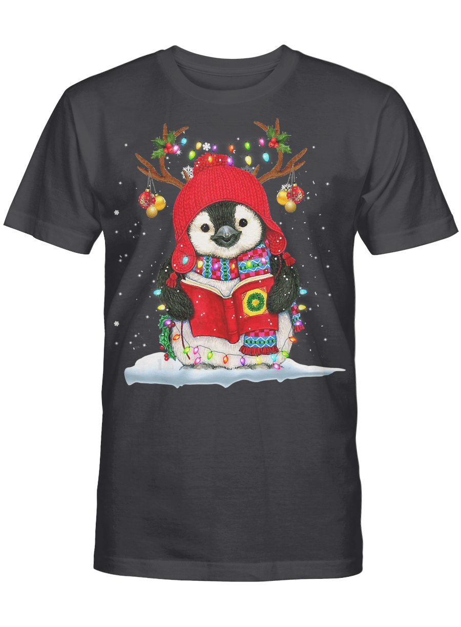 AmazeStyleZ Santa’s Reindeer, Ugly Christmas Sweater, Christmas Gift Ideas, Christmas TreePenguin Reindeer Santa Hat Xmas Lights Gift Penguin Lover T-Shirt