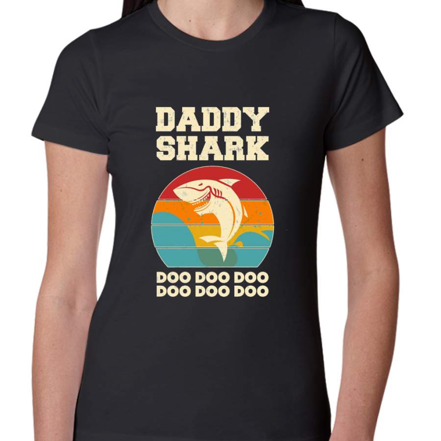 Daddy Shark Doo Doo Doo Vintage Fathers Day Dad Women T-Shirt