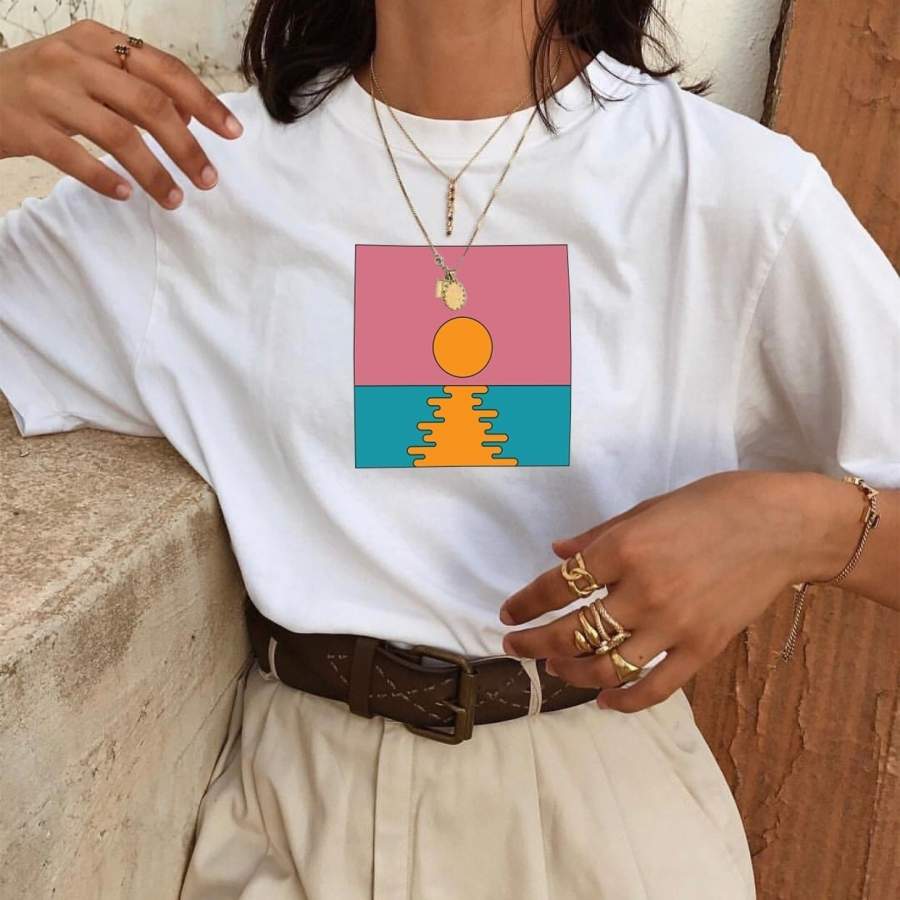 Women Sunrise Over The Ocean T-Shirt Women Retro Style Aesthetic Art Tee Cute Summer Tops