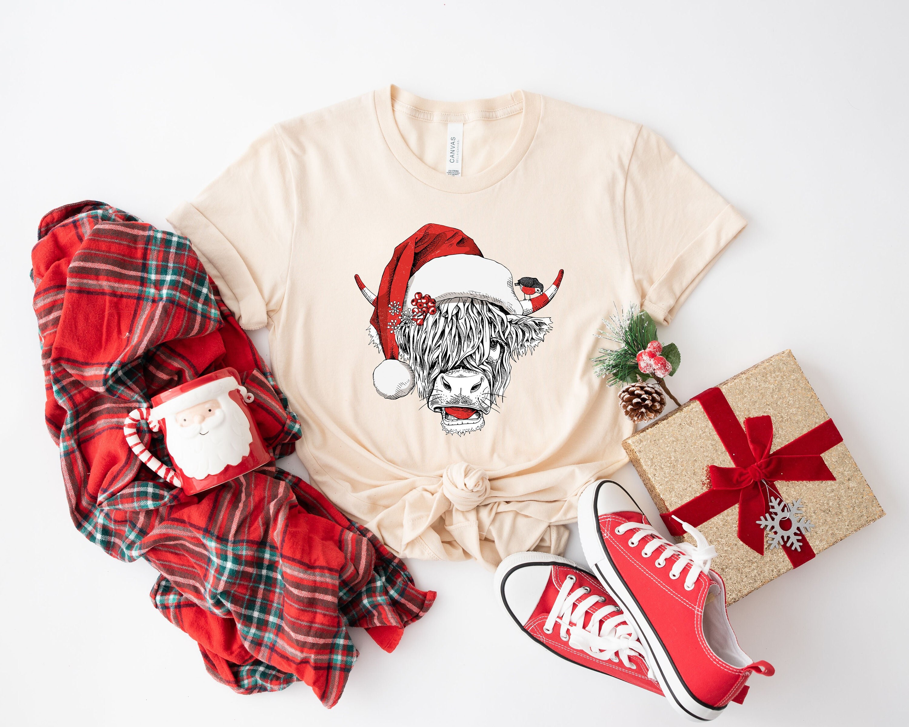 Cow Christmas Shirt, Merry Christmas Heifers Tee, Christmas Cow T-shirt, Highland Cow Farm Christmas Tshirt, Farmer Cow Animal Lover Shirt