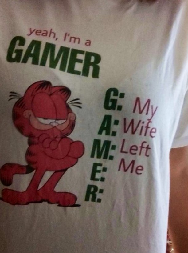 Garfield Shirt Yeah I   m A Gamer My Wife Left Me T Shirt