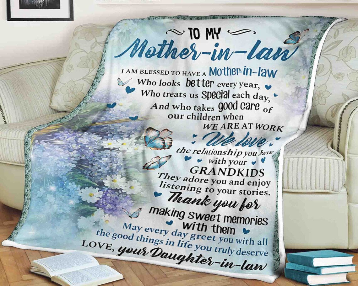 To My Mother-In-Law Who Treats Us Special Each Day Fleece Blanket Gift For Family,Birthday,Parents,Mother,Mom Gift Home Decor Bedding Couch Sofa Soft And Comfy