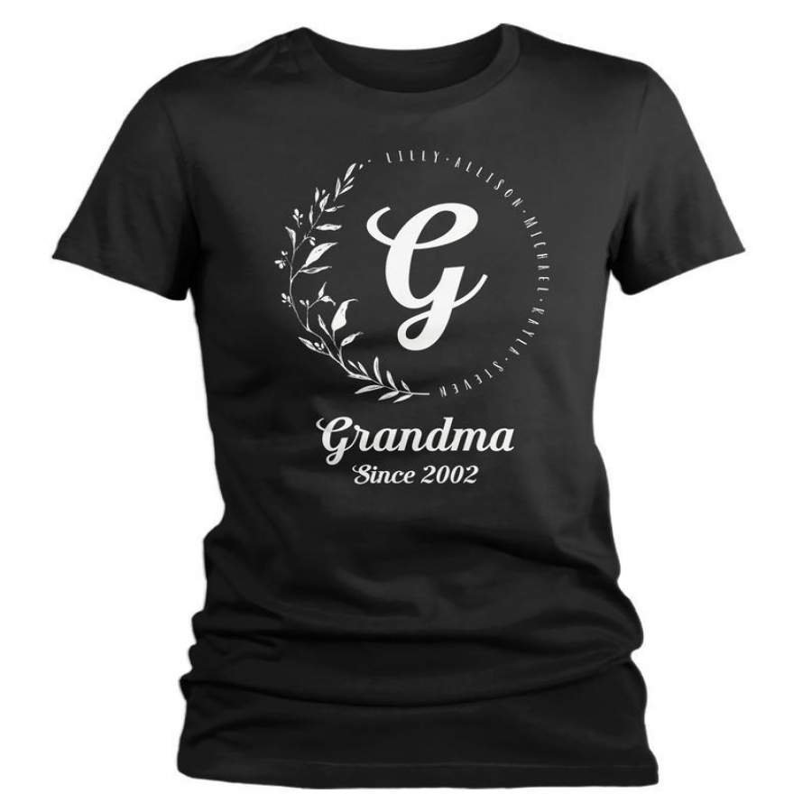 Women’s Personalized Grandma T-Shirt Monogram Wreath Grandma Shirts Names Grandchildren Gift Idea Mother’s Day