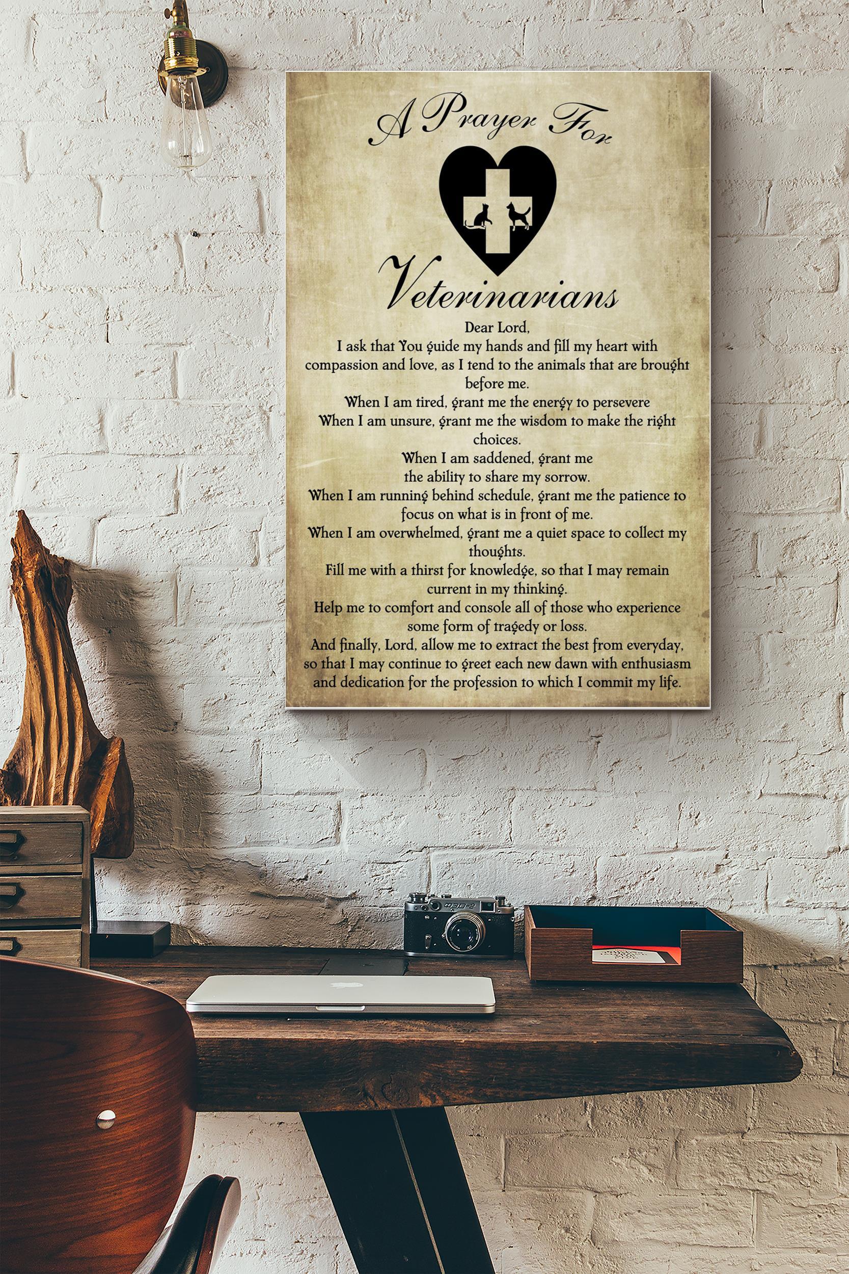 Prayer For Veterinarians Vintage Poster – Animal Wall Art – Gift For Animal Lover Dog Mom Cat Mom Doctor Veterinarians Nurse (Unframed) Poster