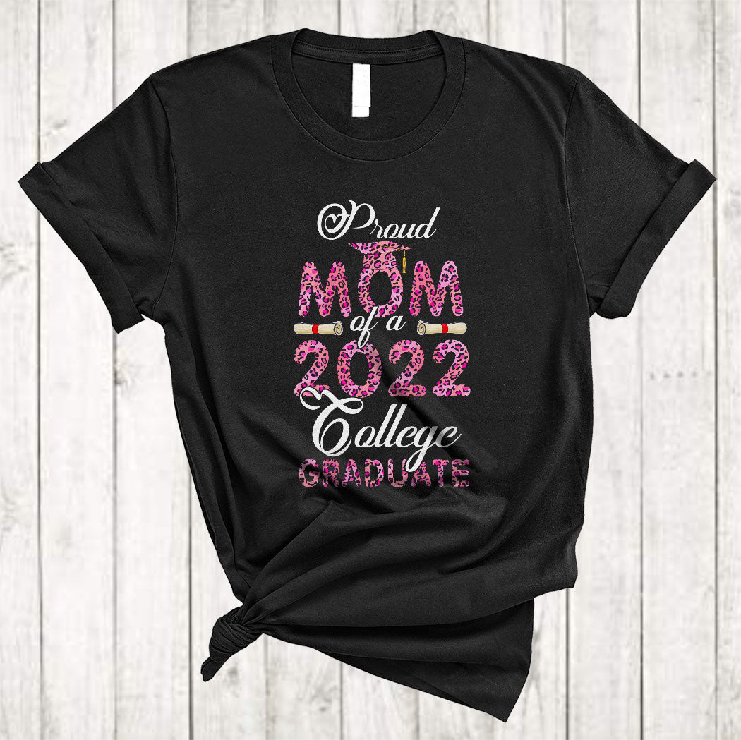 Proud Mom Of A 2022 College Graduate Cool Happy Mother’S Day Leopard Plaid Graduation T-Shirt