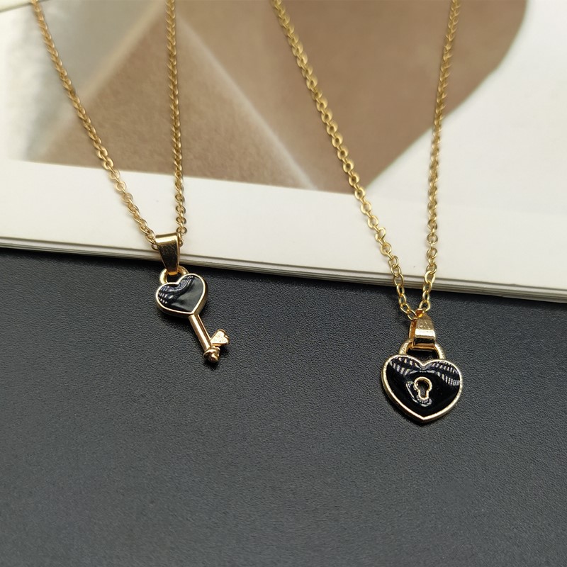 2 pcss/lots New Statement Couple Necklace for Women Fashion Key Lock Pendant Link Chain Fashion Jewelry Heart Necklace alx