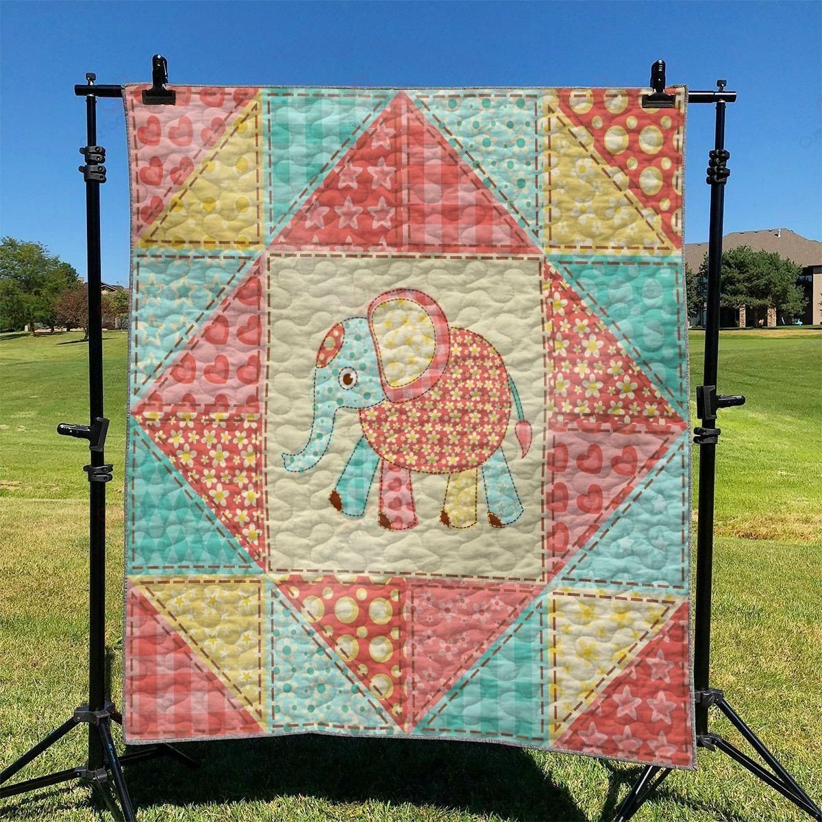 A Cute Elephant Loves Flower Apron Quilt Blanket