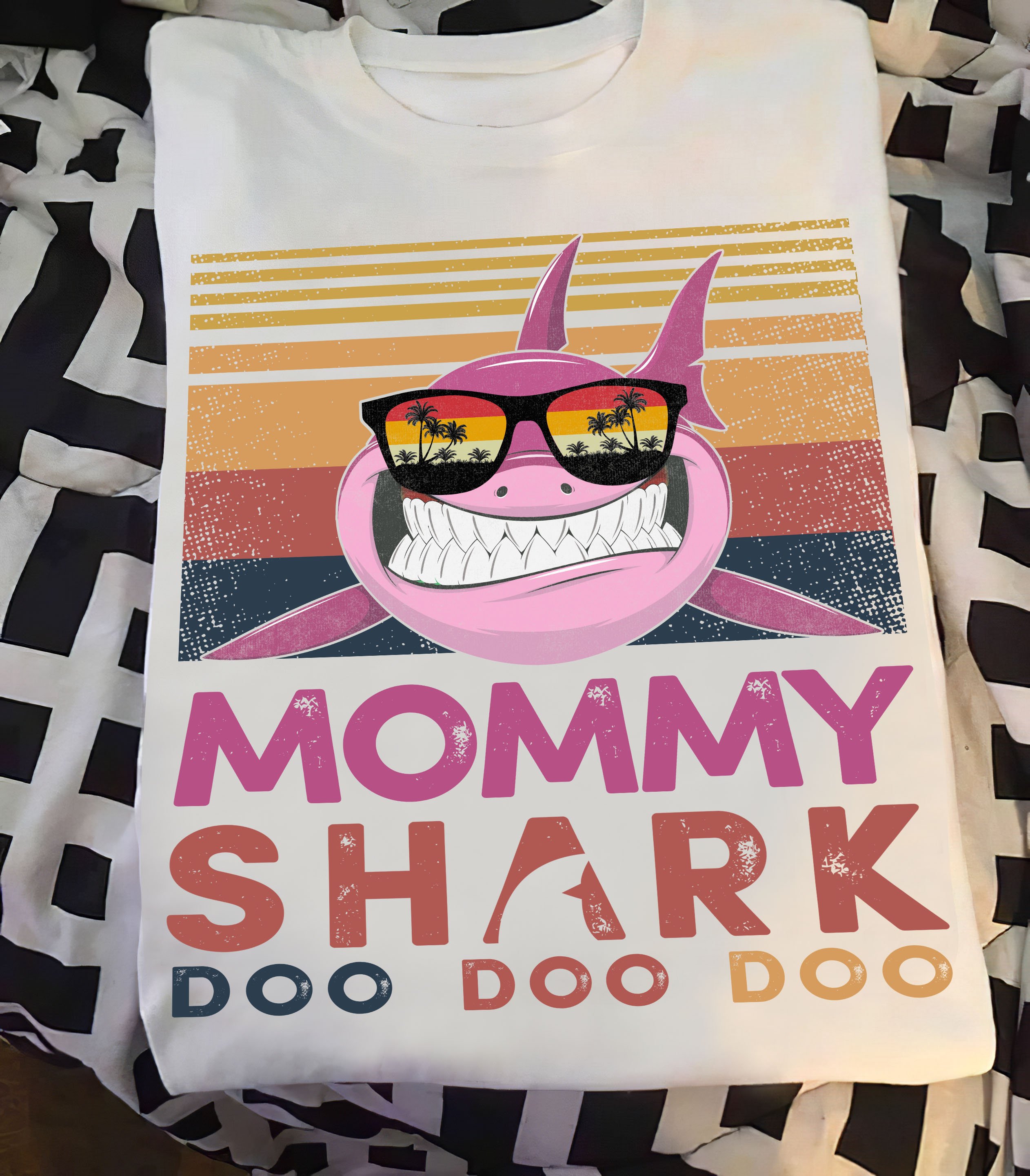 Vintage Daddy Shark doo doo doo Graphic Unisex T Shirt, Sweatshirt, Hoodie Size S – 5XL