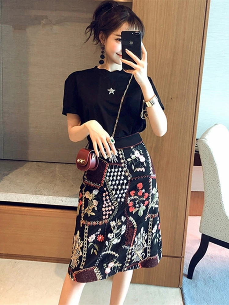 2022 Two piece Set women Short sleeve beading Black T-shirt+Mesh embroidery flowers Skirt 2pcs Sets Vintage high waist skirt set alx