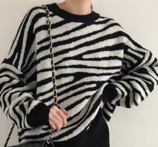 Black and white zebra pattern round neck pullover sweater women loose Korean casual tops 2020 autumn alx