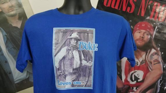 1979 John Wayne The Duke Lives On Vintage 70 s Gun Toting Western Movie Legend Tribute Single Stitch 50 50 Iron On Style T Shirt