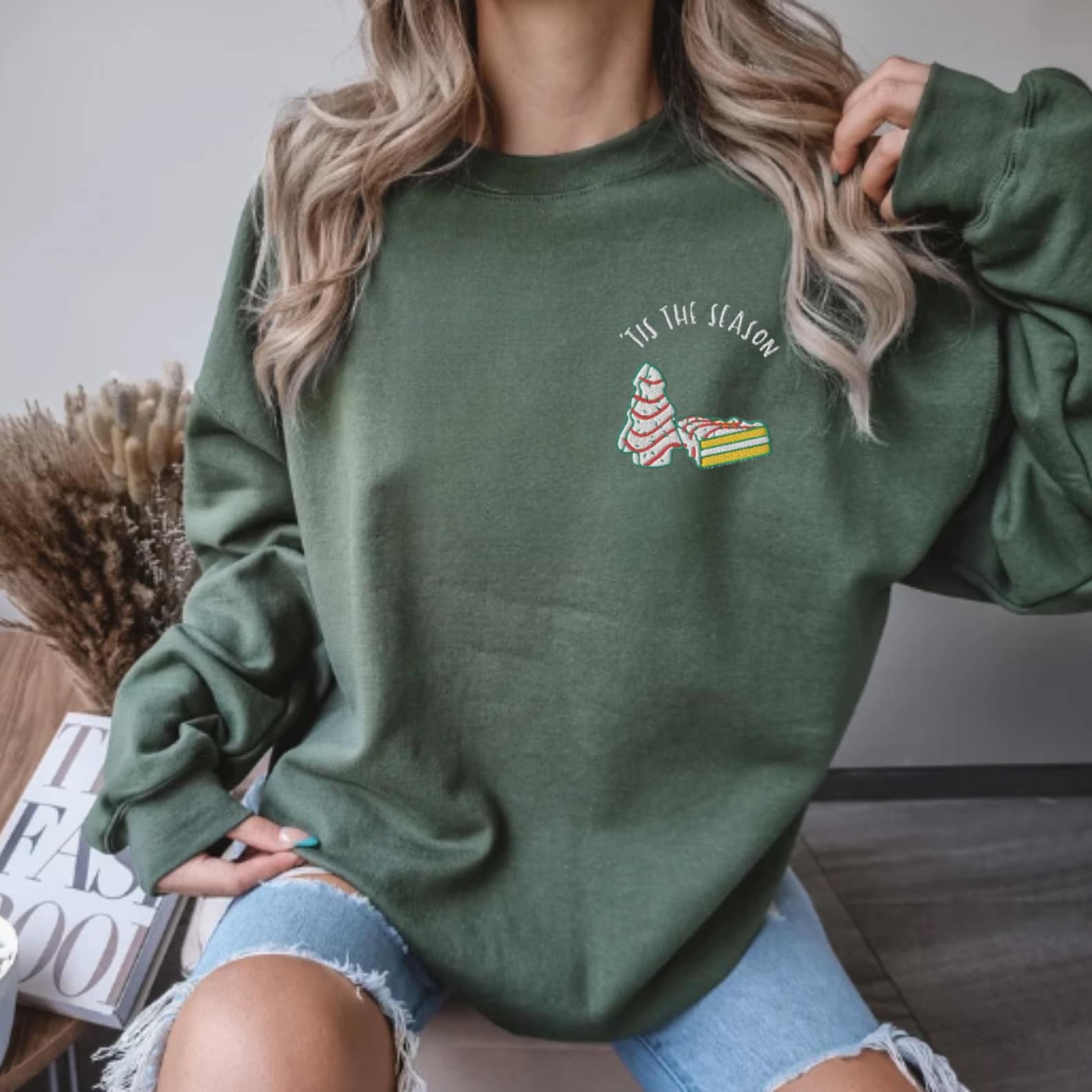 Christmas Tree Cake Tis The Season Embroidered Sweatshirt 2D Crewneck Sweatshirt All Over Print Sweatshirt For Women Sweatshirt For Men Sws5191