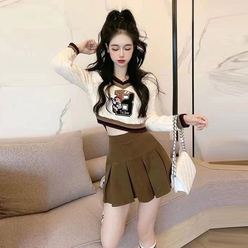 Autumn Winter Two Piece Set Women Cartoon Jacquard V Neck Long Sleeve Crop Tops Pleated Patchwork Mini Skirt Vinage Fashion Set alx