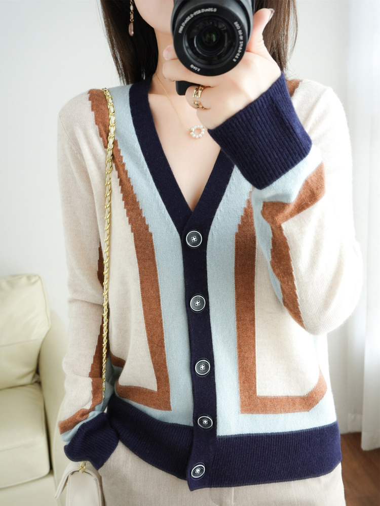 2022 Fall And Winter Knitted Cardigan Women V-neck Color Blocking Fashion Sweater Long-Sleeved Comfortable Jacket Bottoming Tops alx