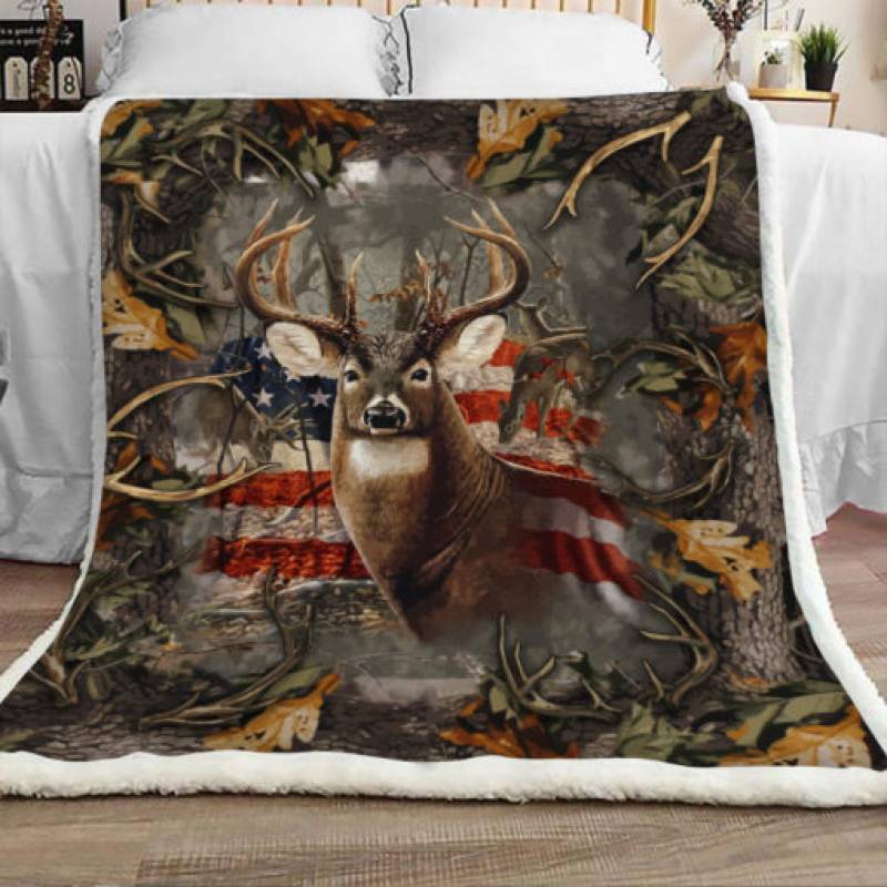 Deer Hunting A2001 83O39 Sherpa Blanket