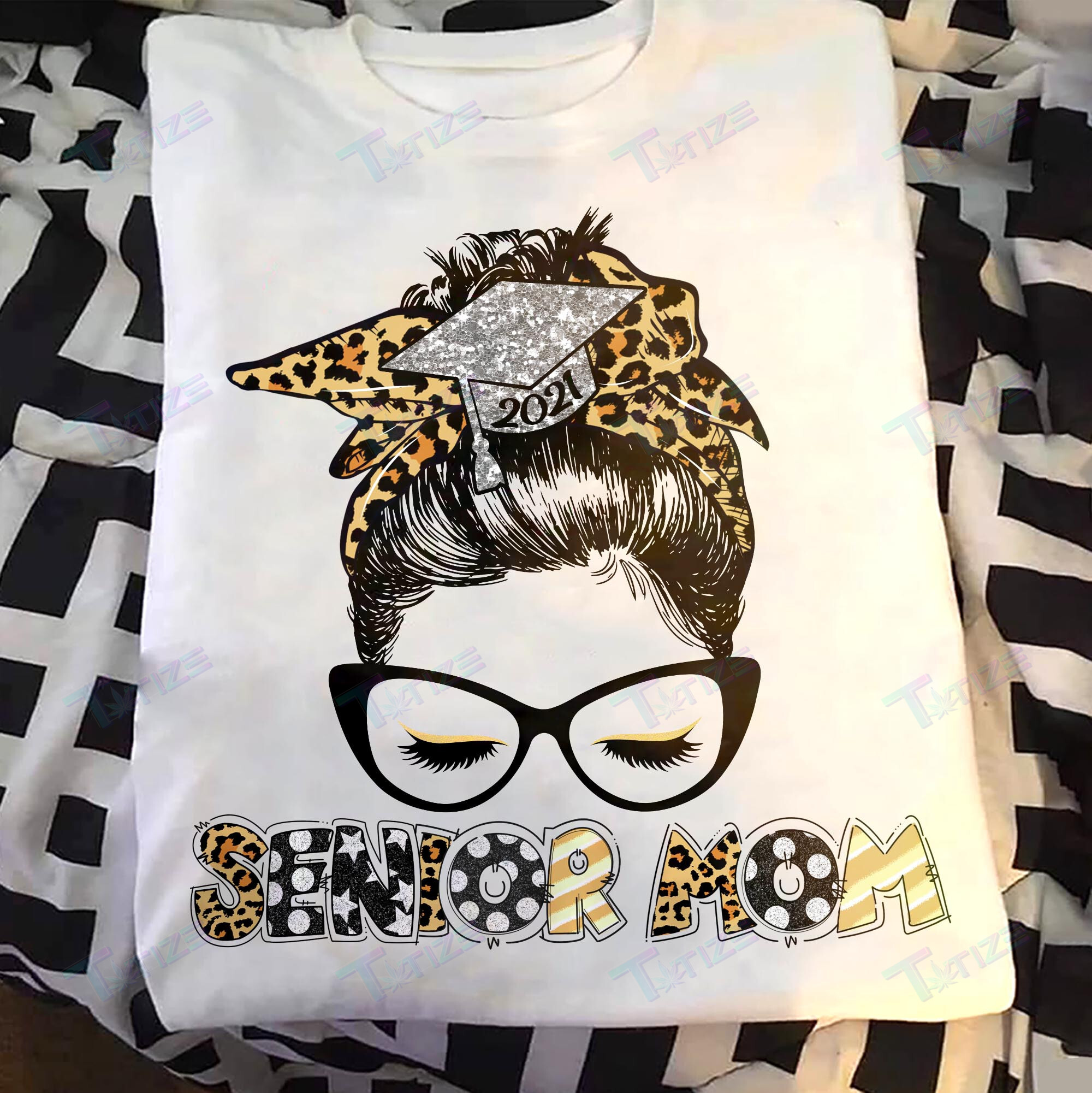 Senior Mom Leopard Messy Bun Graphic Unisex T Shirt, Sweatshirt, Hoodie Size S – 5Xl