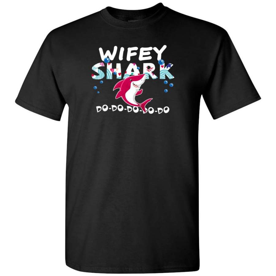 Shark Family Wifey Shark T Shirt Doo Doo Doo – T-Shirt