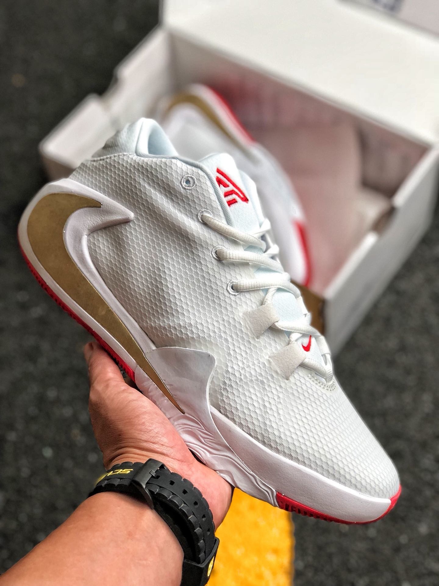 Nike Zoom Freak 1 Roses WhiteMetallic Gold-University Red 5338760