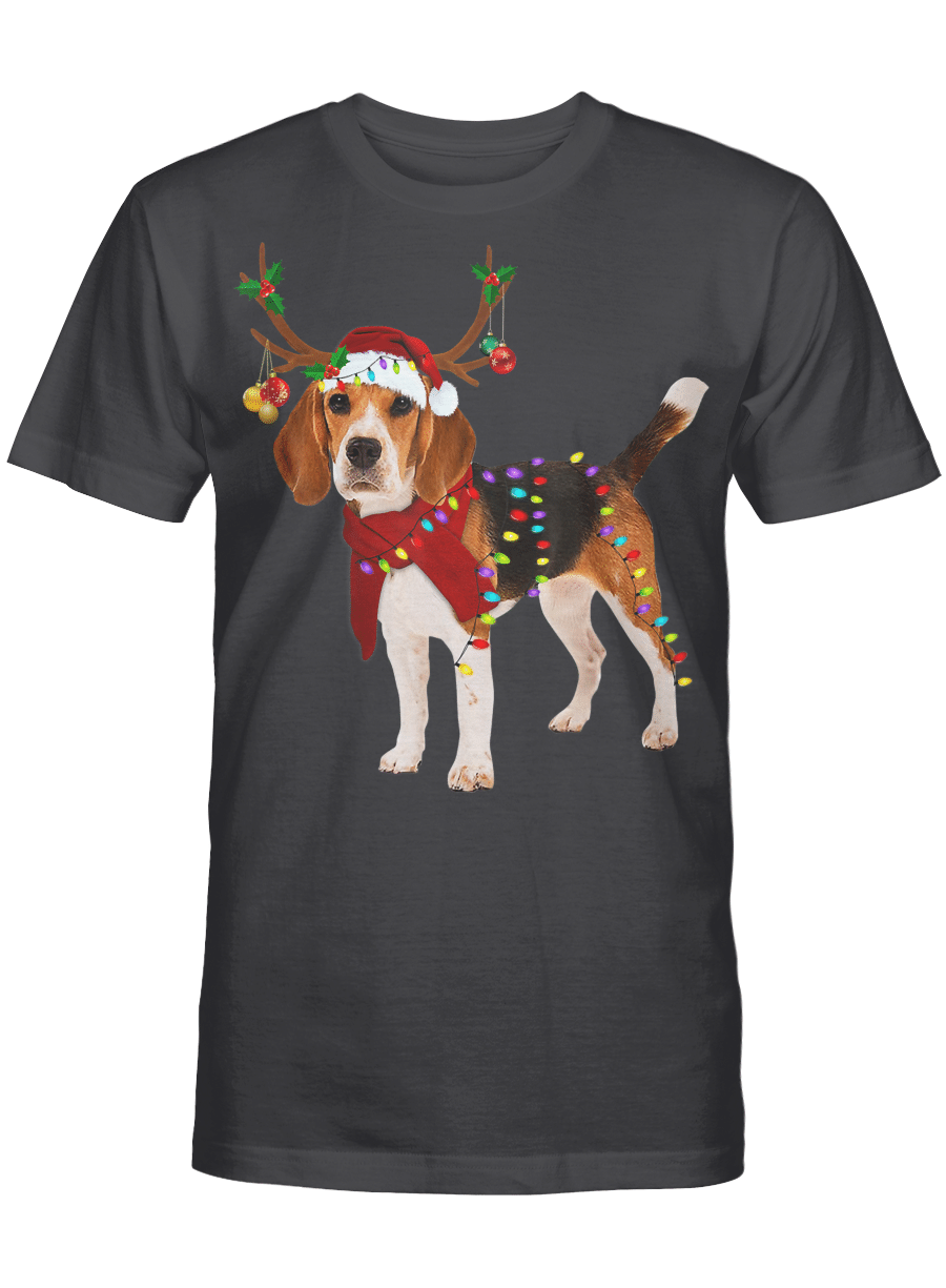 AmazeStyleZ Santa’s Reindeer, Ugly Christmas Sweater, Christmas Gift Ideas, Christmas Tree Santa Beagle reindeer Light Christmas gifts T-Shirt