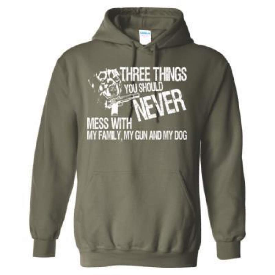 AGR Three Things You Should Never Mess With My Family My Gun And My Dog – Heavy Blend™ Hooded Sweatshirt