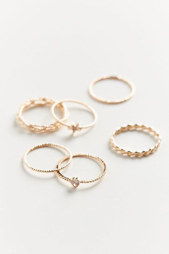 7 dainty, stackable rings for the prettiest layered jewelry look