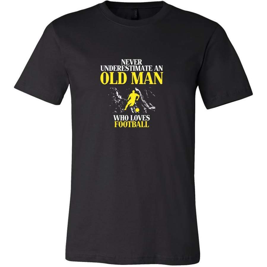 Football Shirt – Never underestimate an old man who loves football Grandfather Sport Gift