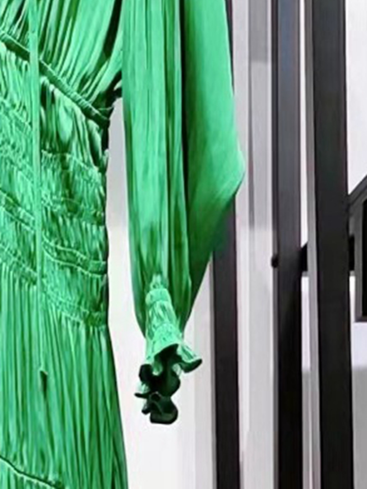 2022 Spring New Green Satin V-neck Cake Dress Elastic Waist Women Midi Dress alx