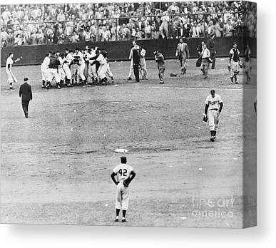 New York Giants Celebrate Three Run Bettmann Canvas Print