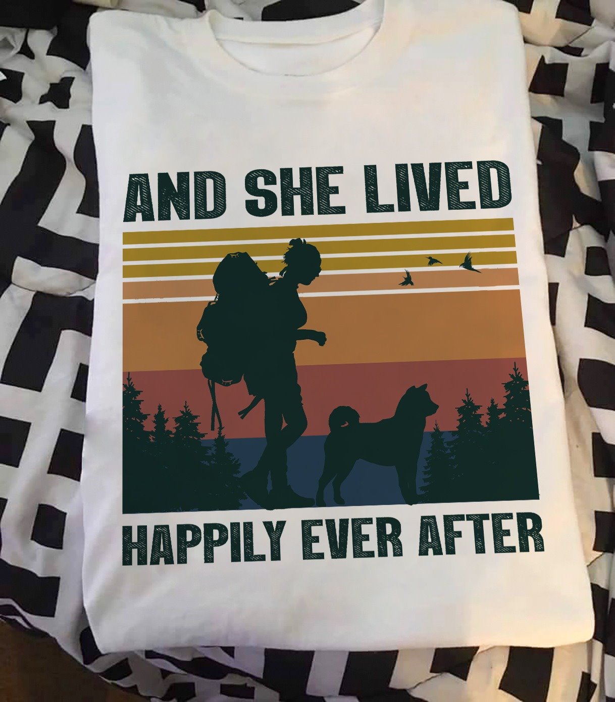 Vintage Dogs And Hiking She Lived Happily Ever After Gift Standard/Premium T-Shirt