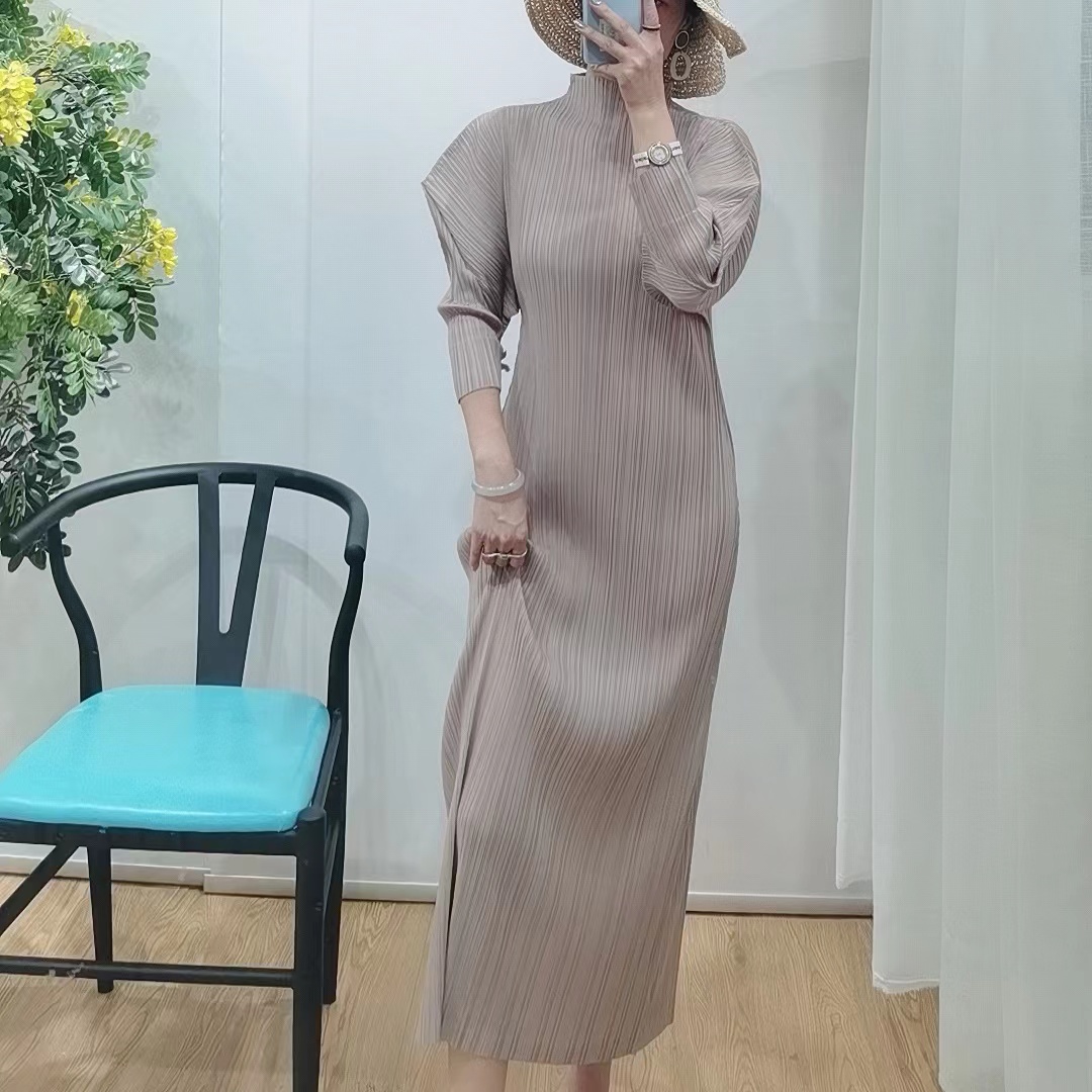 2022 Spring And Autumn New Miyake Pleated Casual Loose Women’s Elegant Semi-high Collar Dolman Sleeve Solid Color Long Dress alx