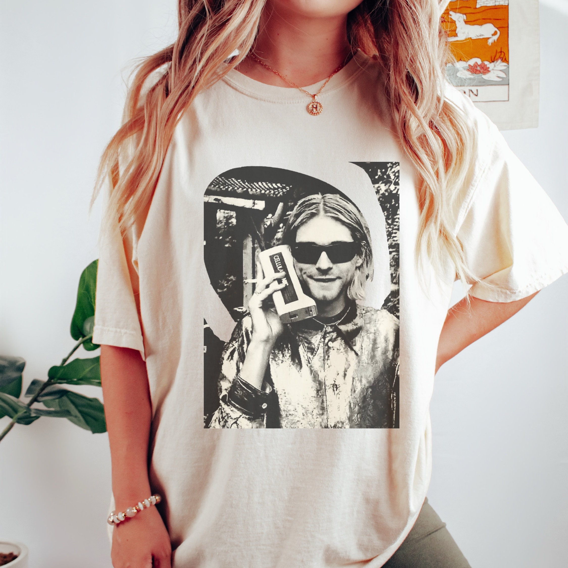 Kurt Cobain Shirt, Kurt Cobain, Nirvana Shirt, Kurt Cobain TShirt, Kurt Cobain Mobile Phone Shirt, Shirt Kurt Cobain, Shirt Nirvana