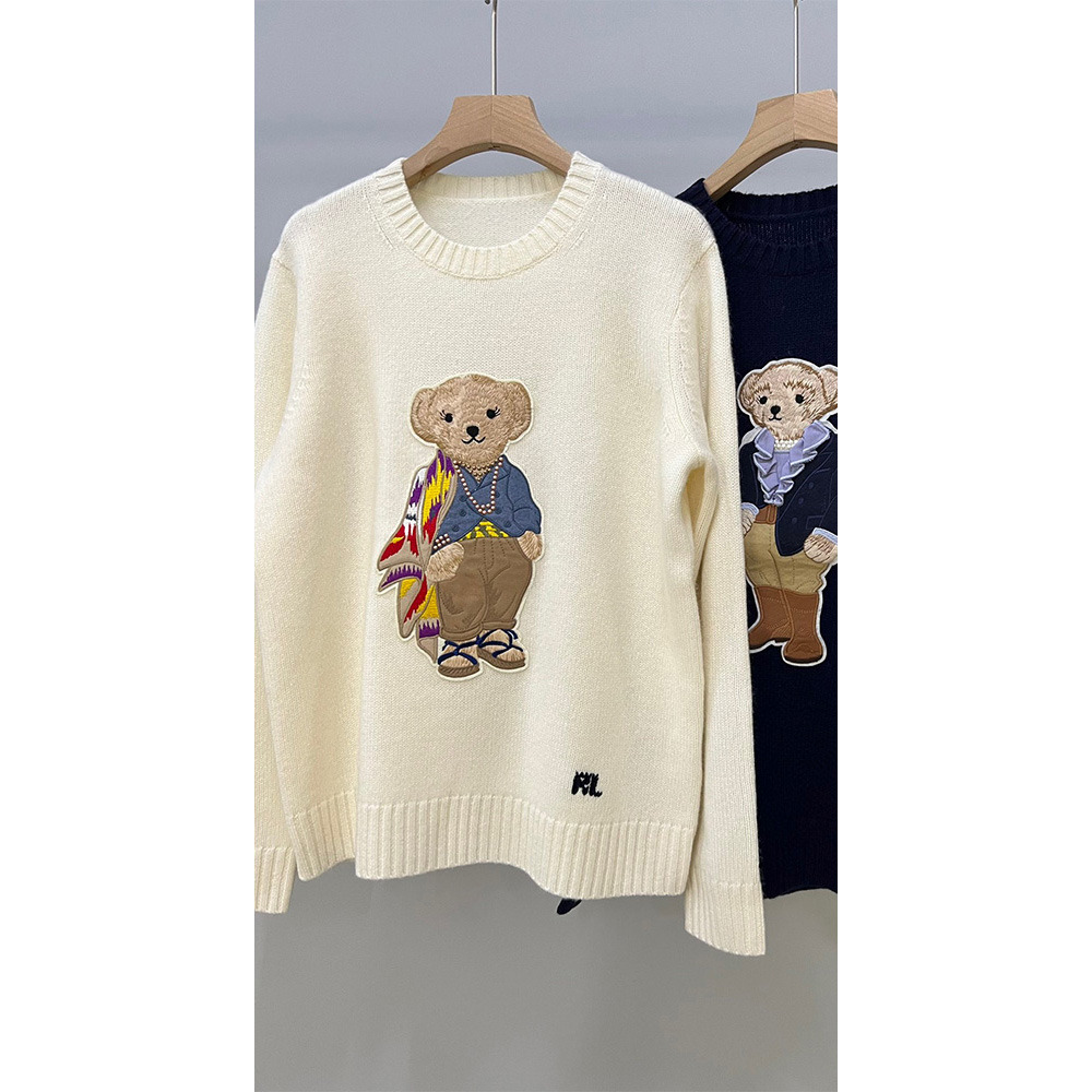 22 autumn and winter Korean version of the bear embroidery round neck long-sleeved sweet and versatile sweater female alx