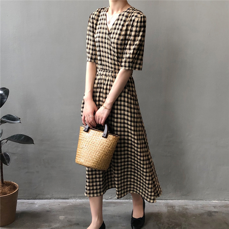 V-neck Plaid Dress 2022 Spring Summer New Slim Thin Short Sleeve High Quality Pullover French Retro Waist Tie Mid-length Skirt alx