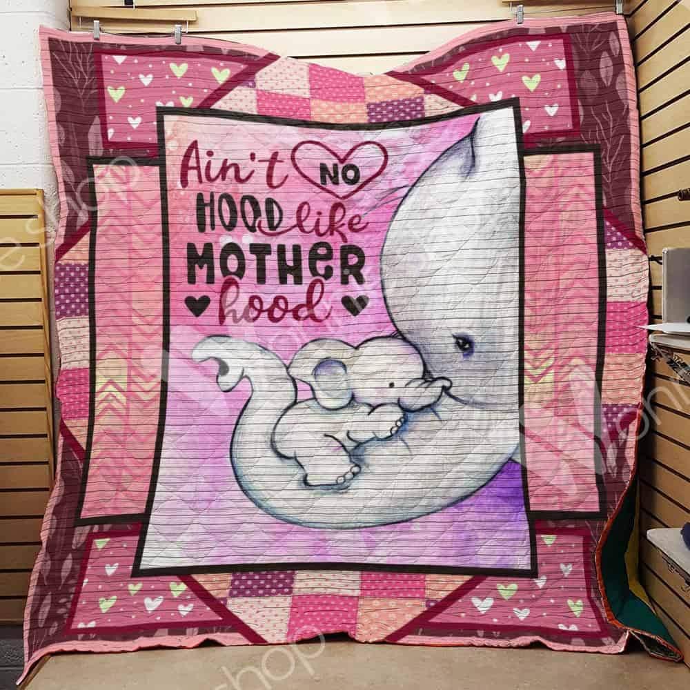 Baby Elephant And Mom  Pink Background  Ain’T No Hood Like Mother Hood  Quilt Blanket