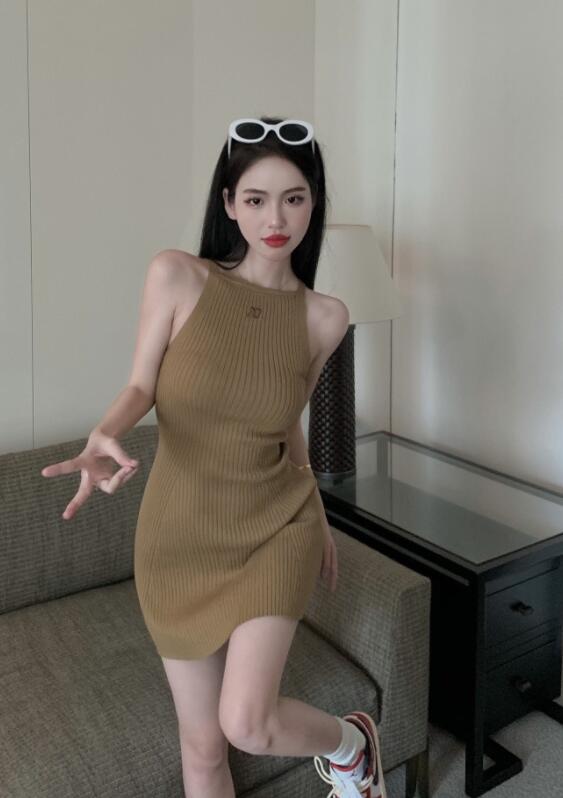 131409 131408 Fashion Classic Trendy Luxury Designer Cloth Women Summer Coureg Sexy Slim Sleeveless Embroidered Logo Knit Dress alx