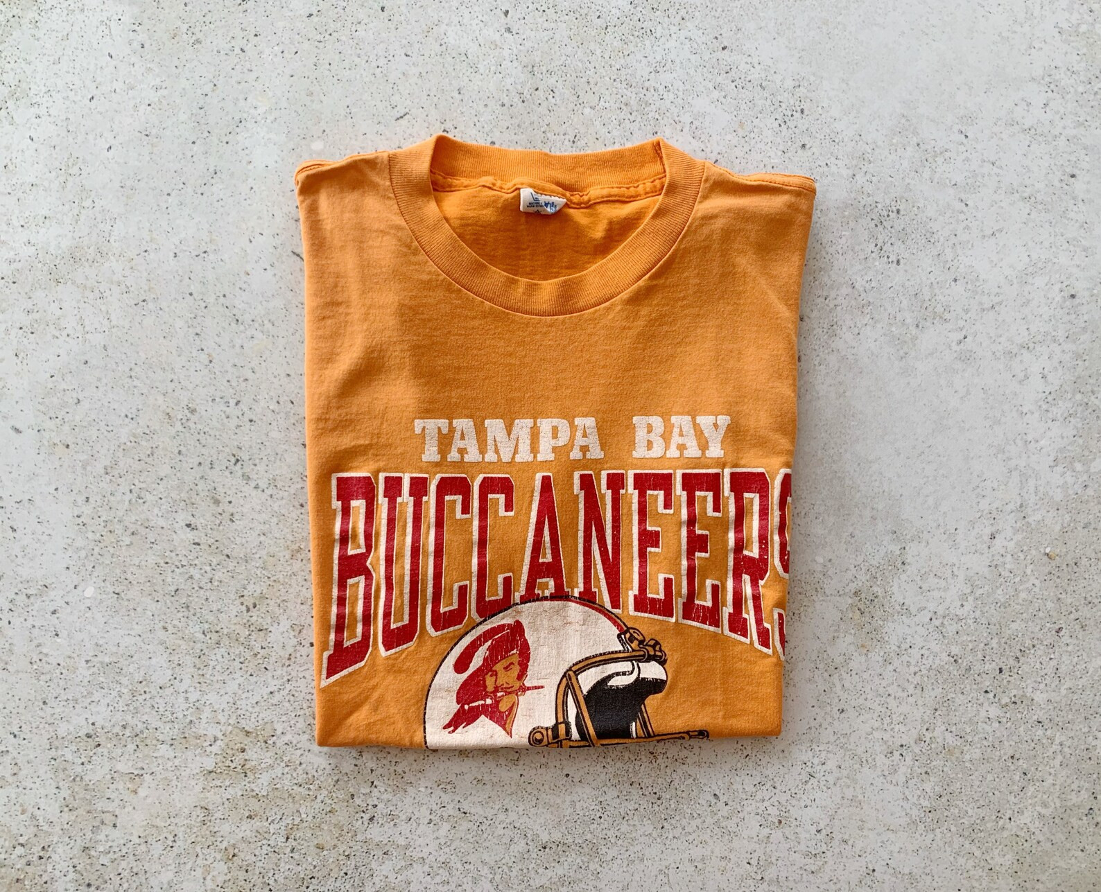 Vintage T Shirt  Tampa Bay Buccaneers Graphic Tee Top Shirt Pullover Sports Football Orange  M