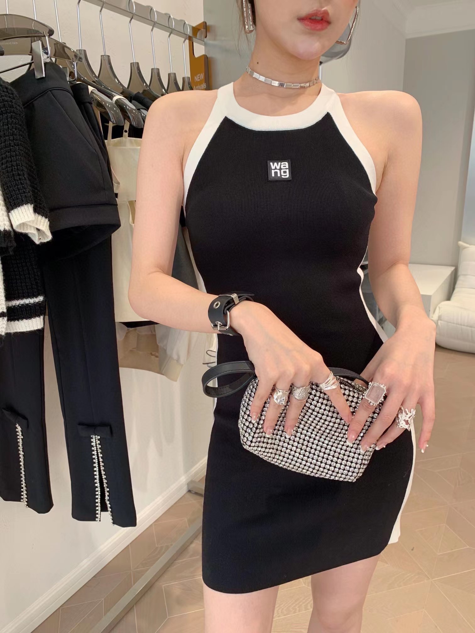 2022 Fashion Women’s Designer Summer Black and White Stitching Contrast Color Suspender Dress Knitted Hip Skirt High Quality alx