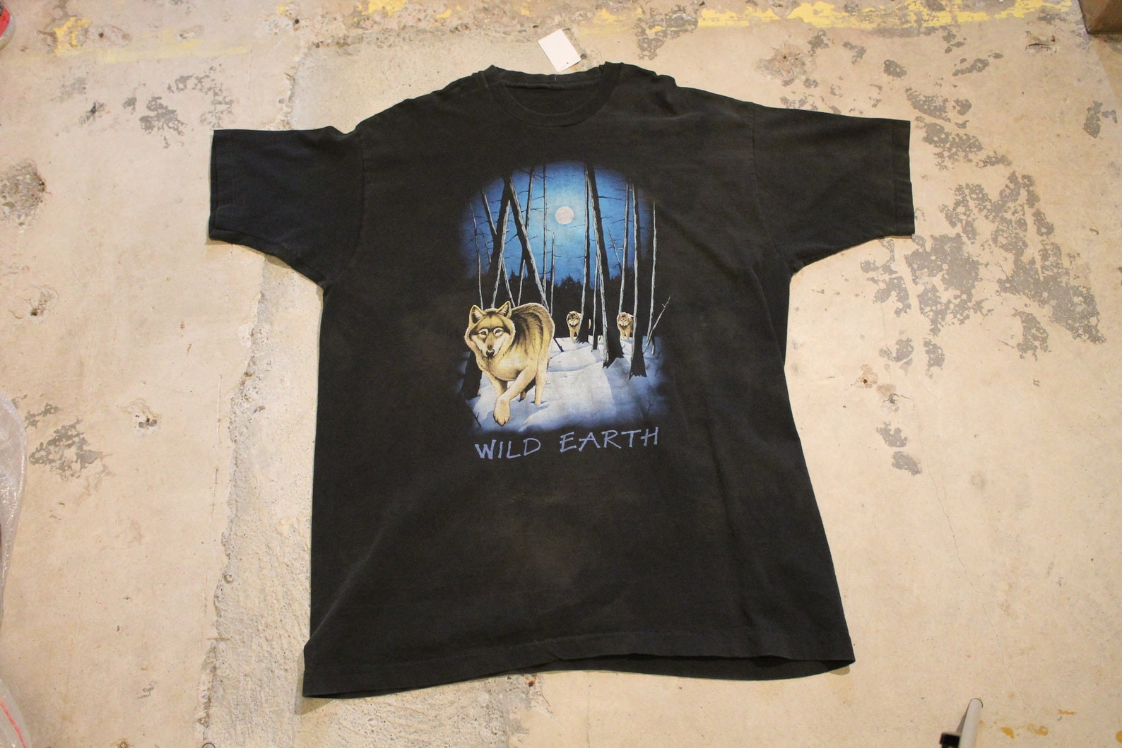 Vintage T Shirt  Animal Graphic  Big Wolf Forest  80S  90S  Streetwear Fashion  Wild Earth Spell Out