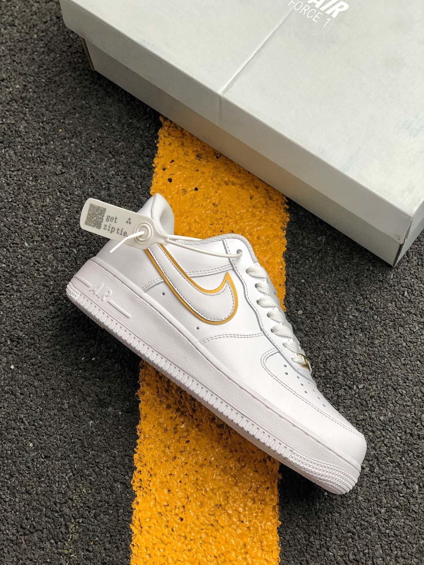 Nike Air Force 1 Low WMNS ‘Golden Swoosh’ White 5340145