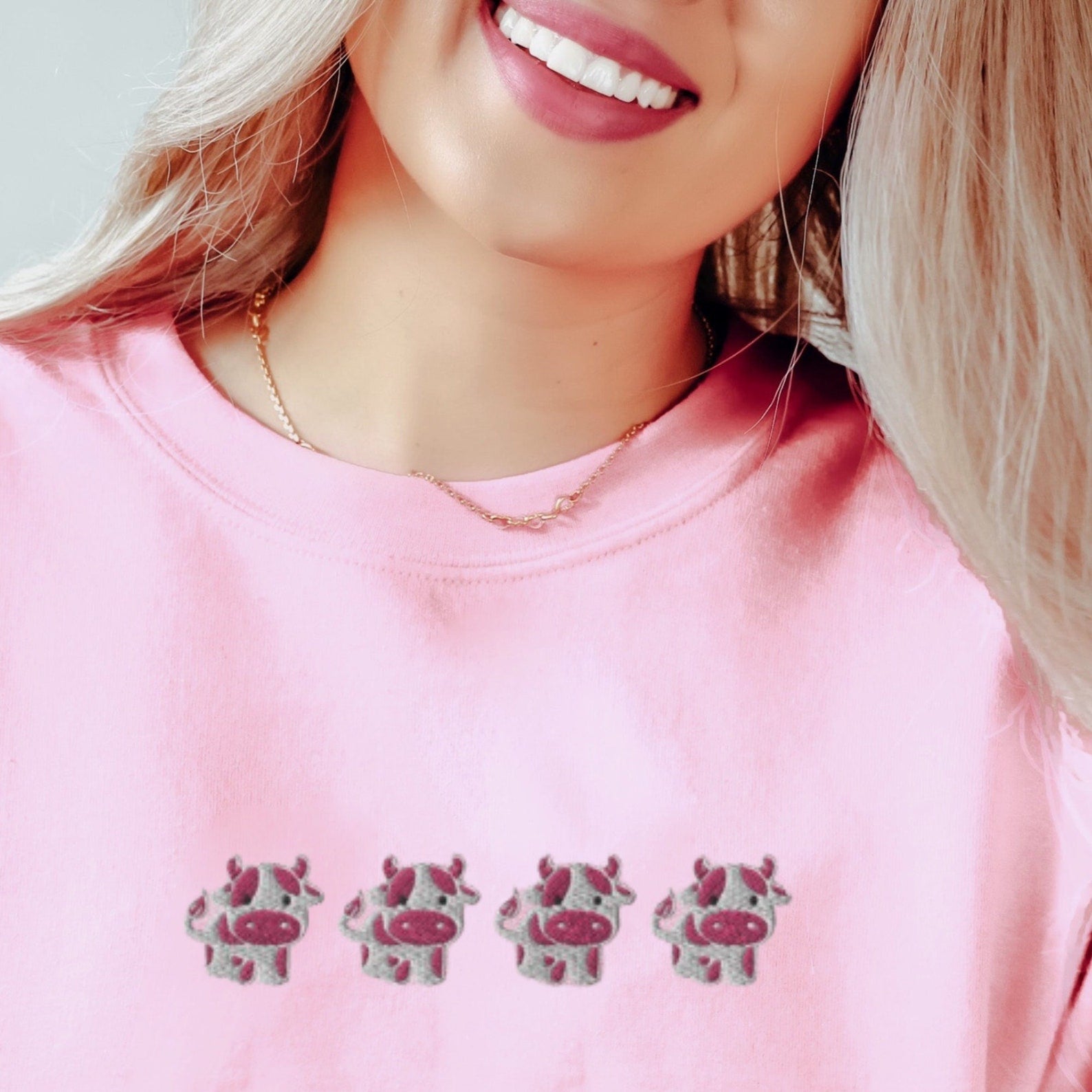 Pink Strawberry Cow Embroidered Halloween Sweatshirt 2D Crewneck Sweatshirt All Over Print Sweatshirt For Women Sweatshirt For Men Sws3521