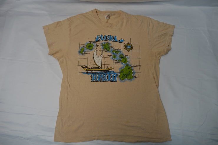 Vintage Hawaii Islands Aloha Logo 70’s Print T-shirt Island Sailboat Outrigger Souvenir Holiday Shirt Vacation Tee 9640