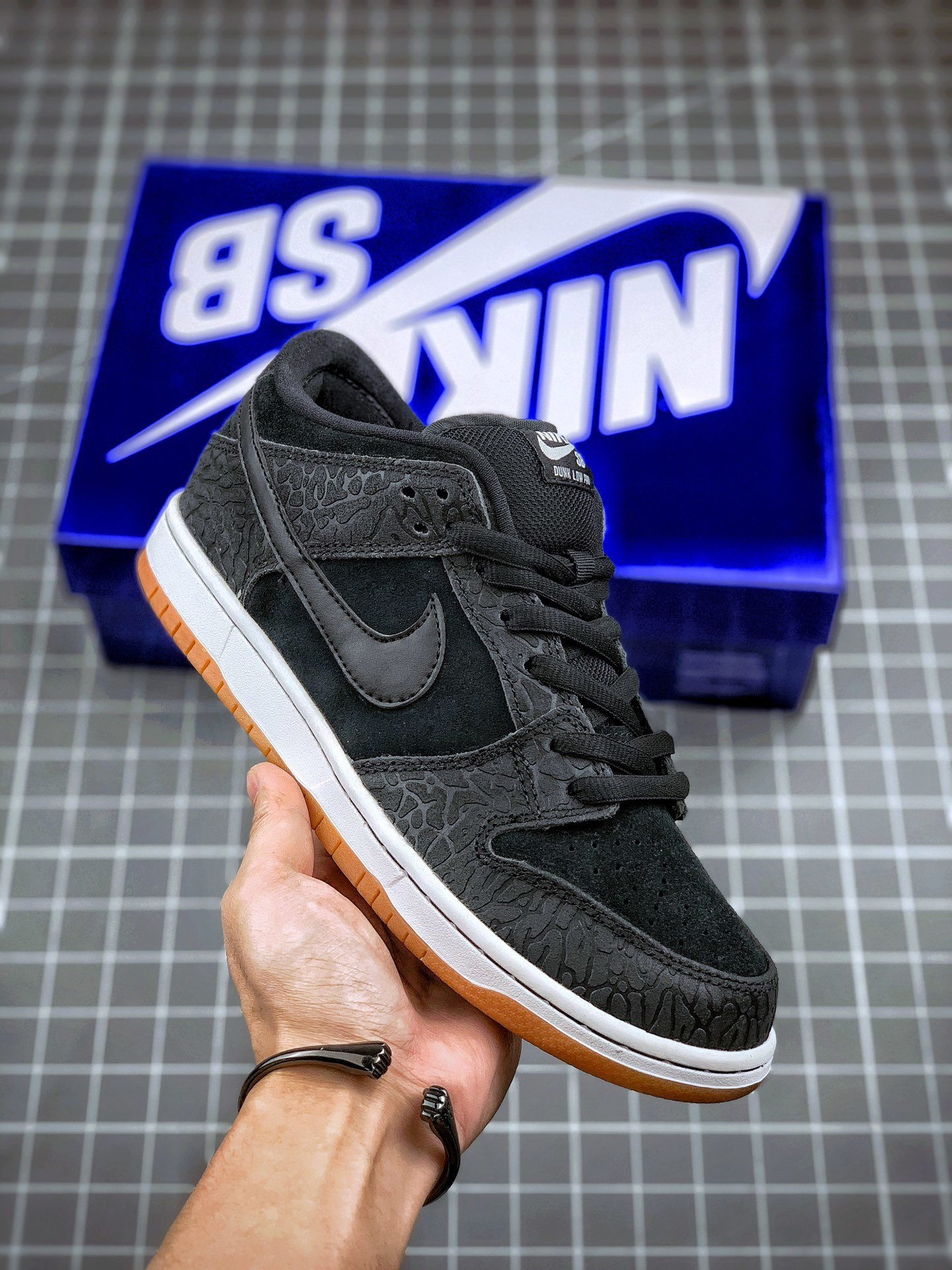 Nike SB Dunk Low Premium QS ‘Nontourage’ Black Gum 5339059