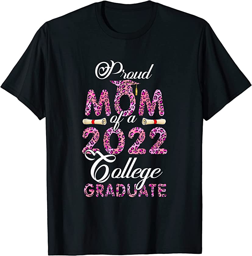 Proud Mom Of A 2022 College Graduate Cute Leopard Pattern T-Shirt