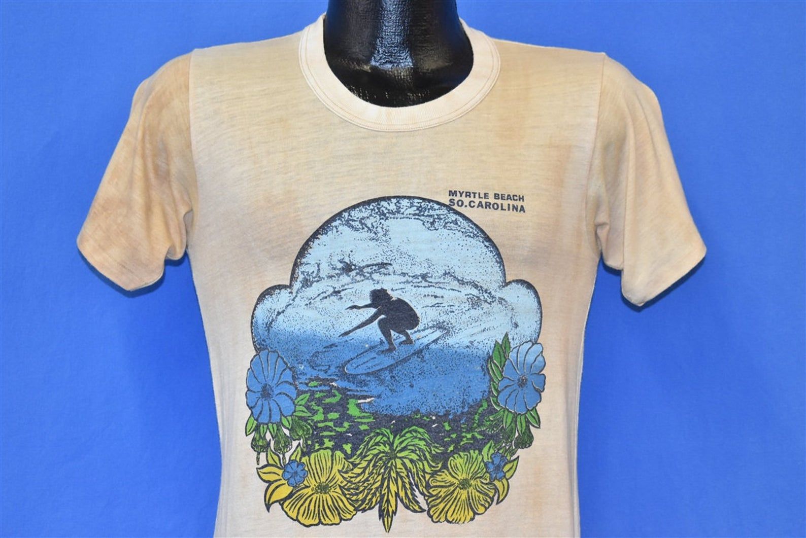 70S Myrtle Beach Surfer Big Wave Flowers Beige Beach T-Shirt