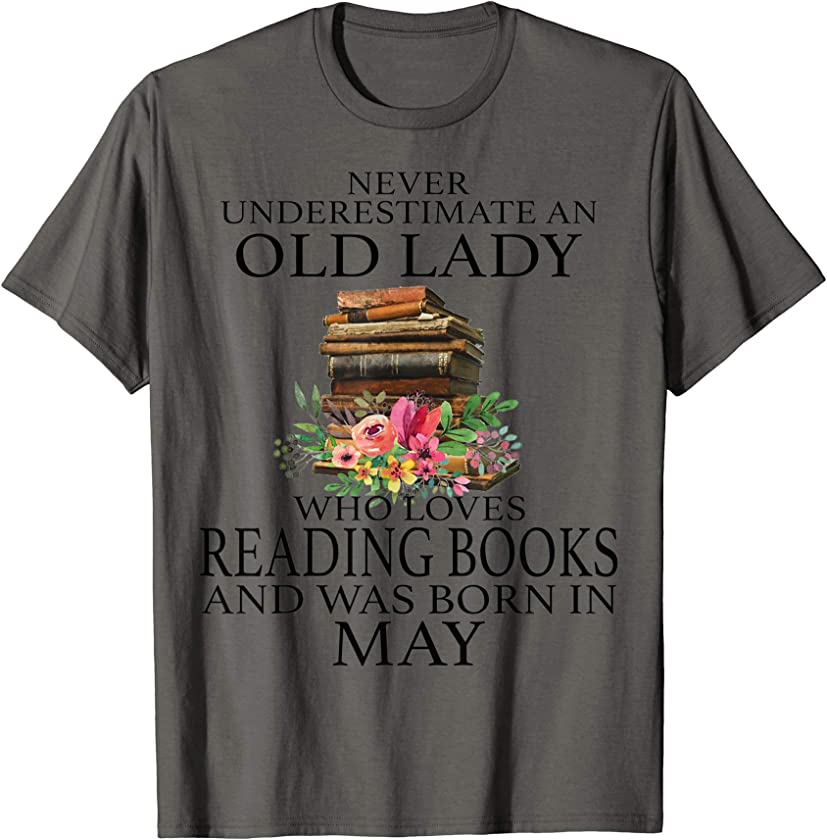 Vintage Never Underestimate Old Lady Who Loves Reading Books T-Shirt