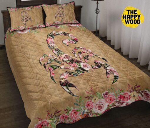 Scorpion Flower Background Wood Style Quilt Bed Set And Pillow Covers