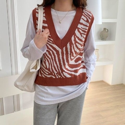 2022 Spring Fall Vest Zebra Striped V Neck Sleeveless Short Sweater Vests Women Korean Fashion Knitted Pullover Waistcoat Jumper alx